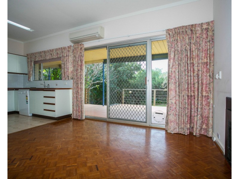 13 Davidson Road, Attadale WA 6156
