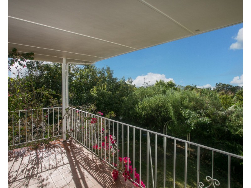13 Davidson Road, Attadale WA 6156