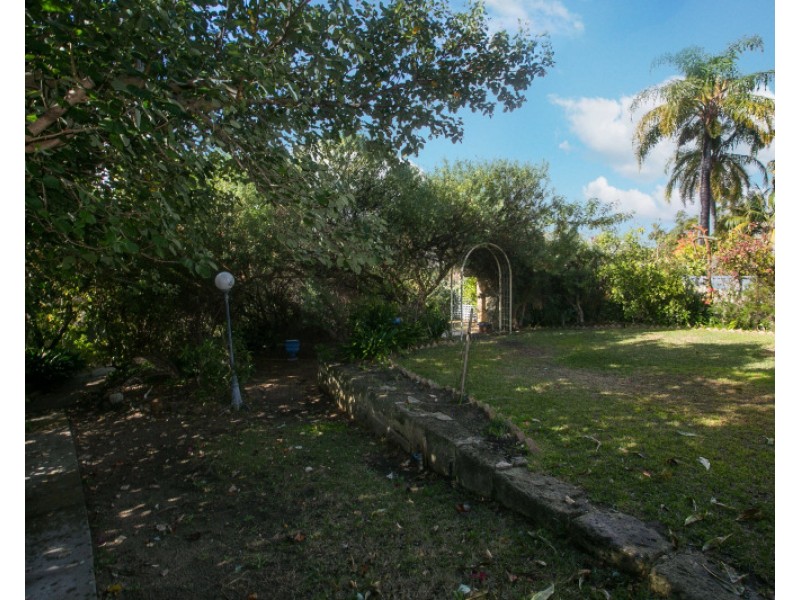 13 Davidson Road, Attadale WA 6156