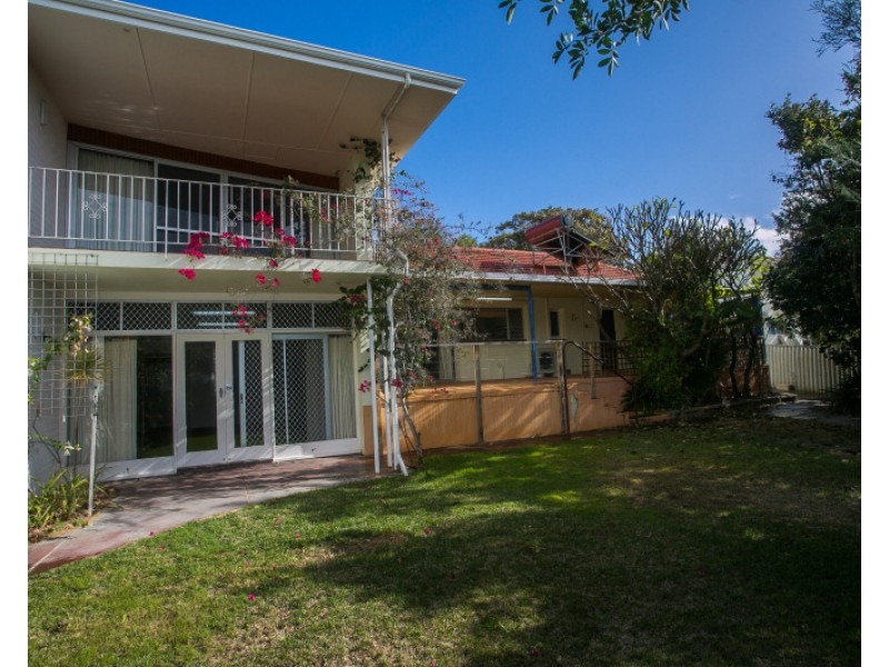 13 Davidson Road, Attadale WA 6156