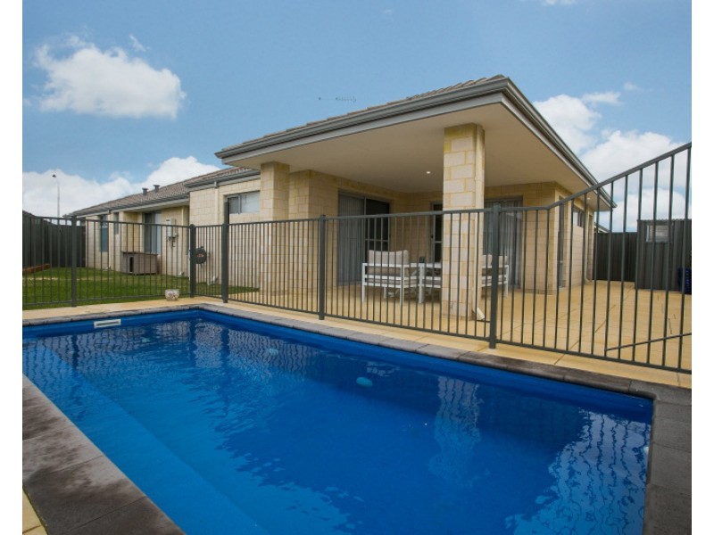 4 Topsham Way, Caversham WA 6055