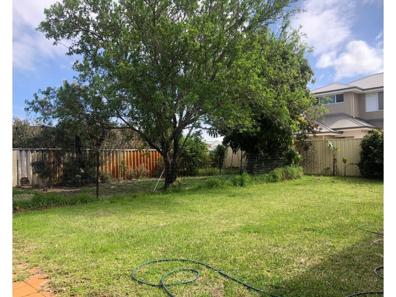 10 Cocos Grove, Kiara WA 6054