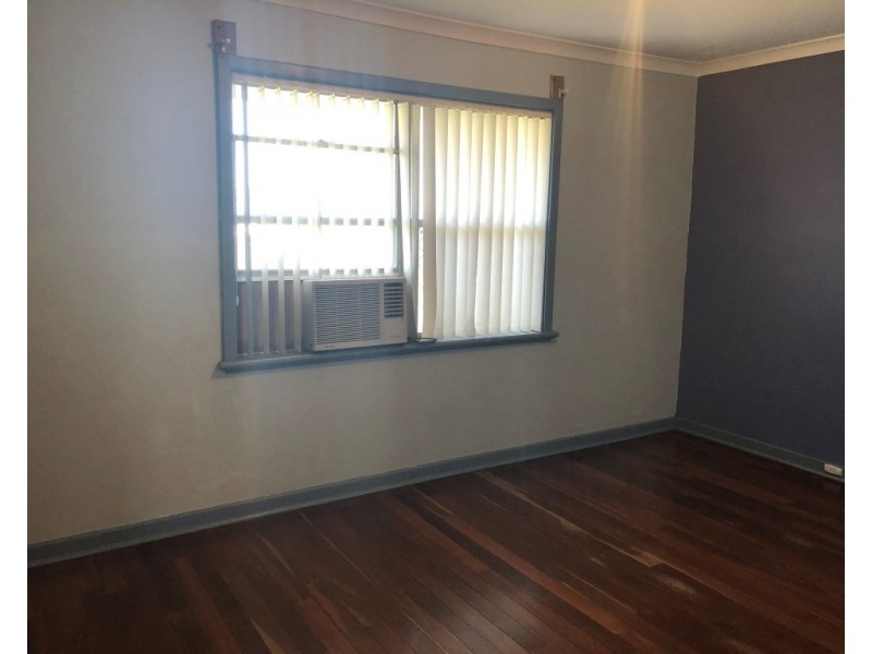 13 Caladenia Way, Koongamia WA 6056