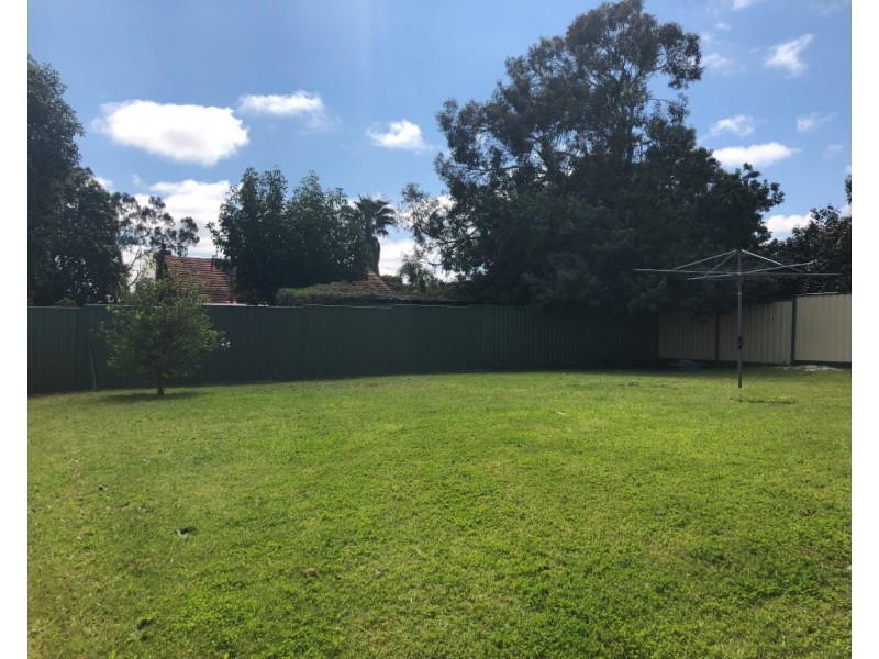 13 Caladenia Way, Koongamia WA 6056