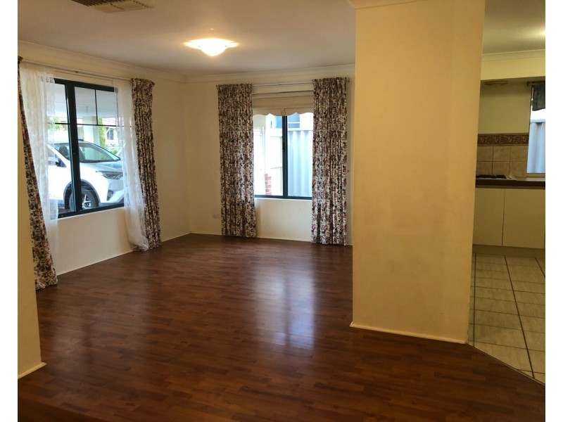 6 Deerina Green, Alexander Heights WA 6064