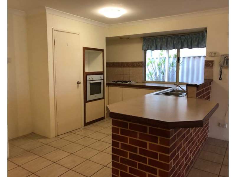 6 Deerina Green, Alexander Heights WA 6064