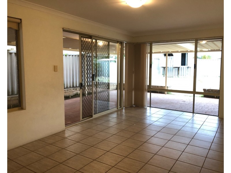 6 Deerina Green, Alexander Heights WA 6064