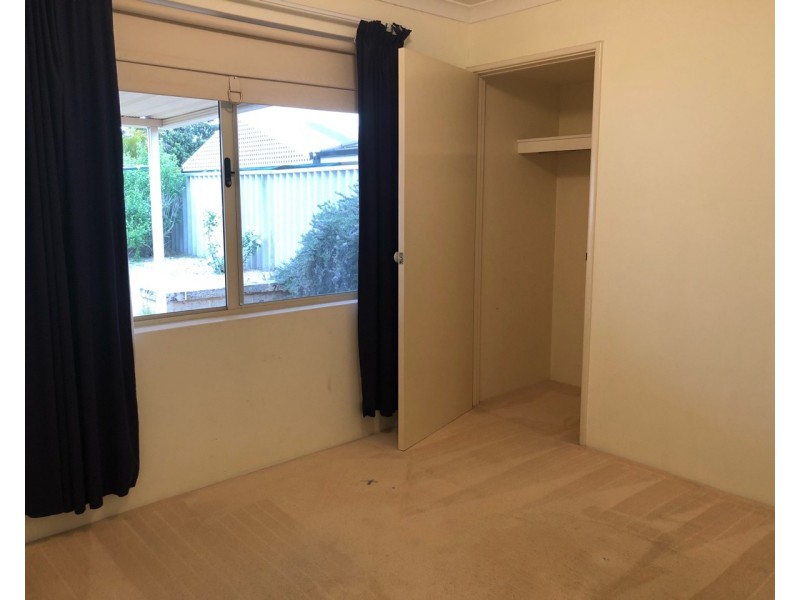 6 Deerina Green, Alexander Heights WA 6064