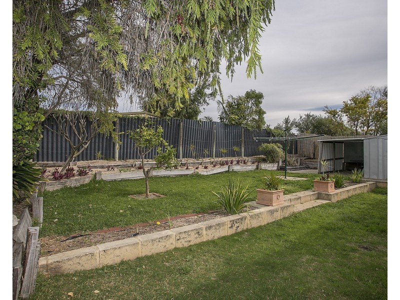 15 Ledger Street, Warnbro WA 6169