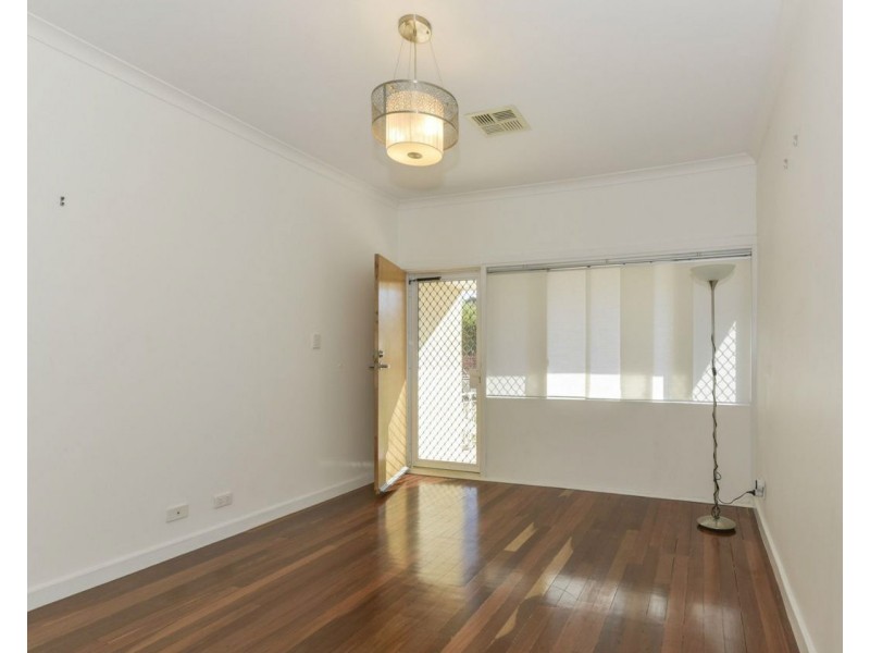 17 Priestley Street, Embleton WA 6062