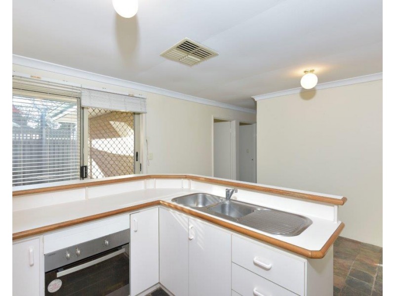 2/33 Holmesdale Road, Woodbridge WA 6056