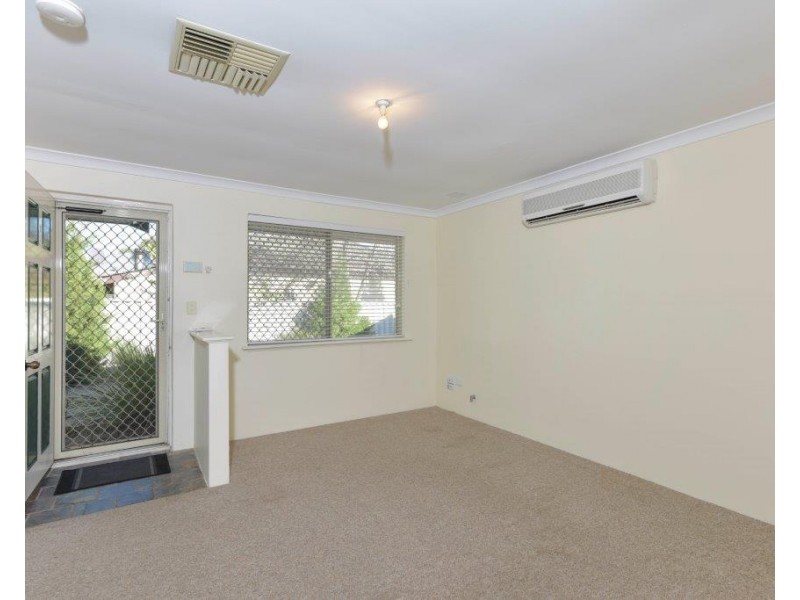 2/33 Holmesdale Road, Woodbridge WA 6056