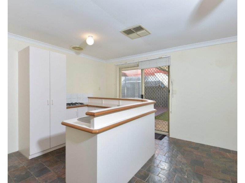 2/33 Holmesdale Road, Woodbridge WA 6056