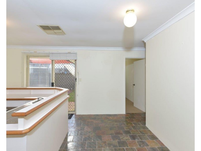 2/33 Holmesdale Road, Woodbridge WA 6056