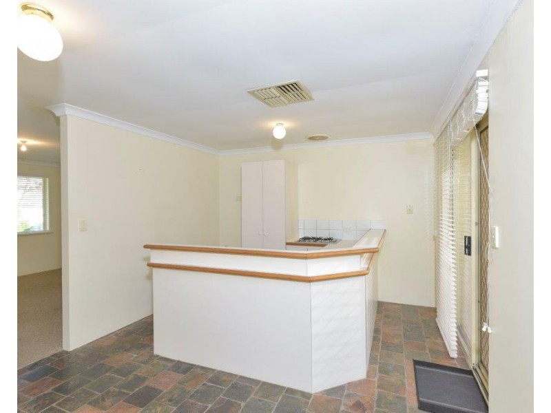 2/33 Holmesdale Road, Woodbridge WA 6056