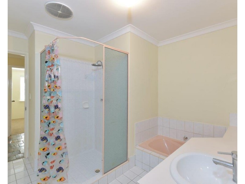 2/33 Holmesdale Road, Woodbridge WA 6056