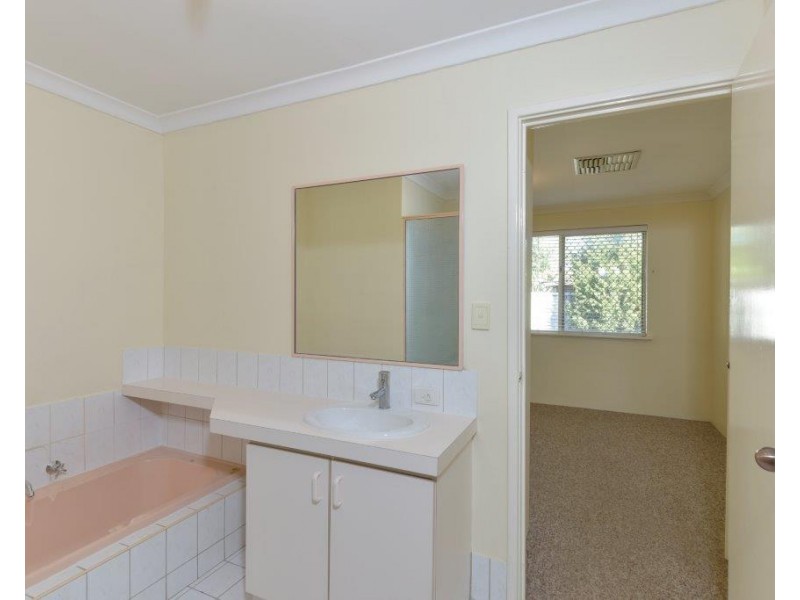 2/33 Holmesdale Road, Woodbridge WA 6056