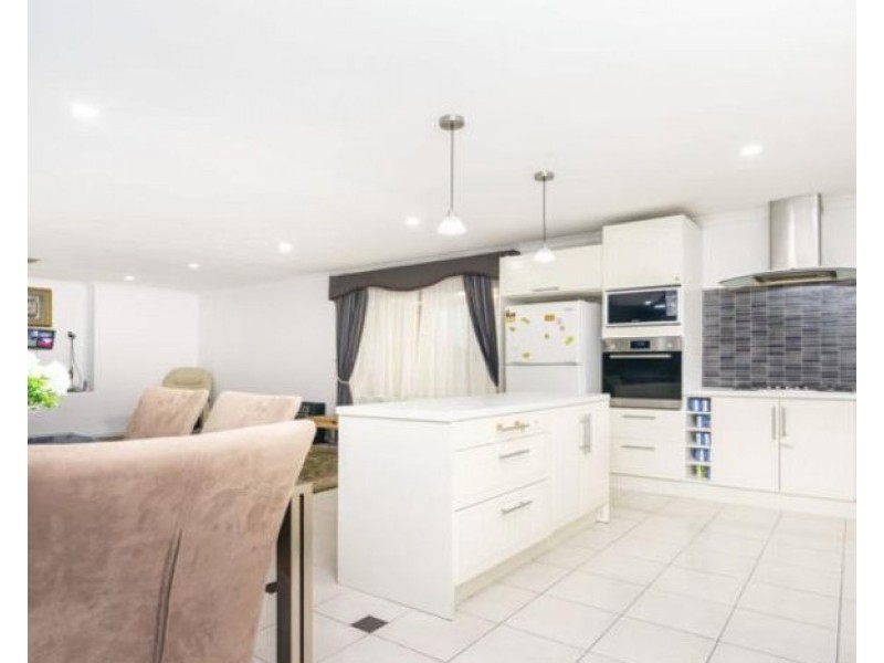 16 Dampier Loop, Mirrabooka WA 6061