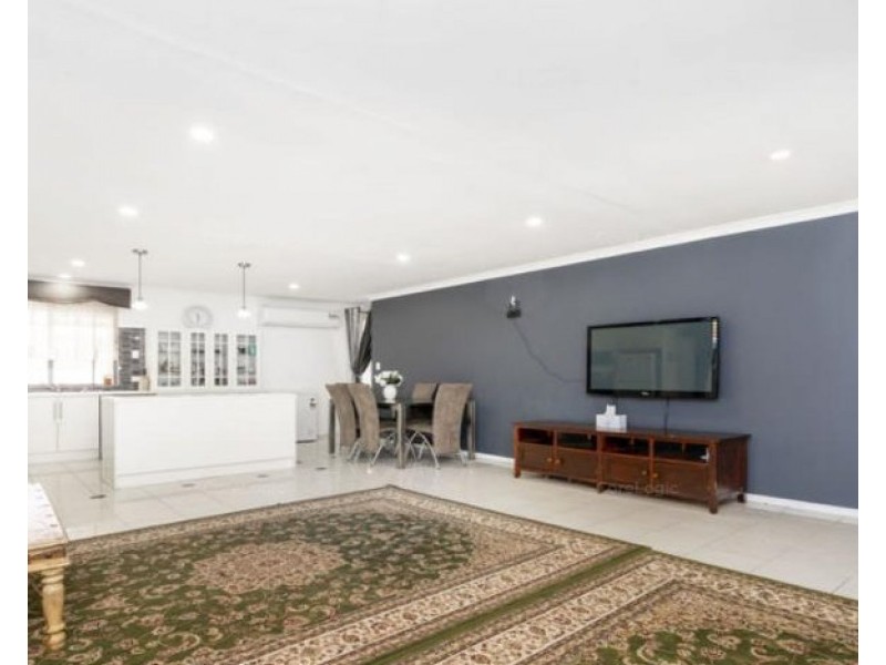 16 Dampier Loop, Mirrabooka WA 6061