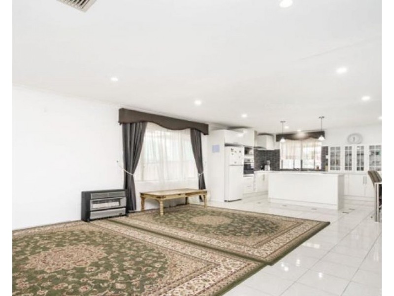 16 Dampier Loop, Mirrabooka WA 6061