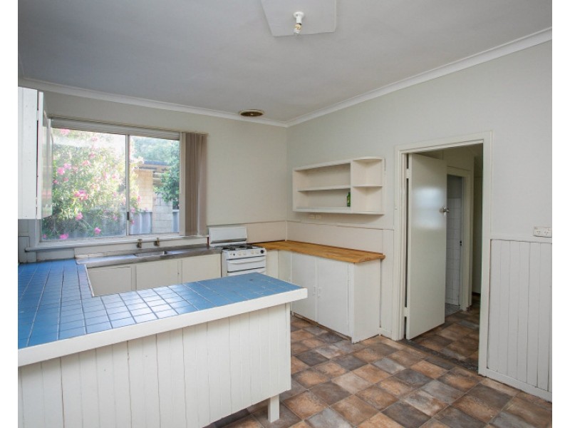 3 Kalara Way, Koongamia WA 6056