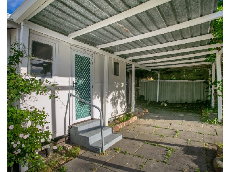 3 Kalara Way, Koongamia WA 6056