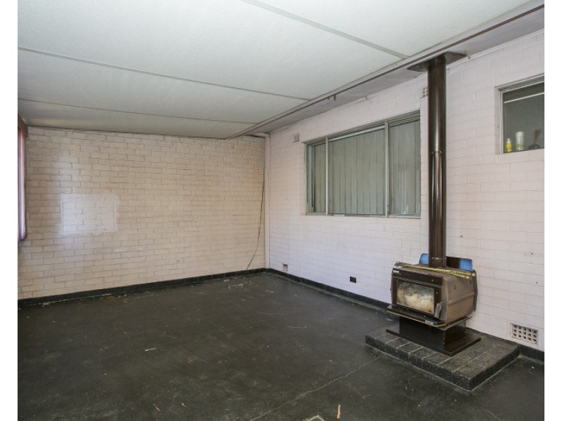 20 Neilson Avenue, Armadale WA 6112