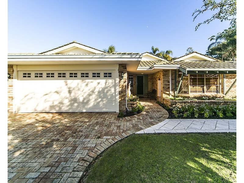 15 Tropical Gardens, Ballajura WA 6066