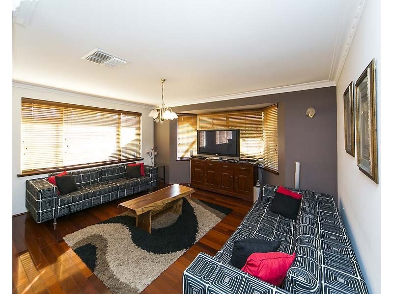 15 Tropical Gardens, Ballajura WA 6066