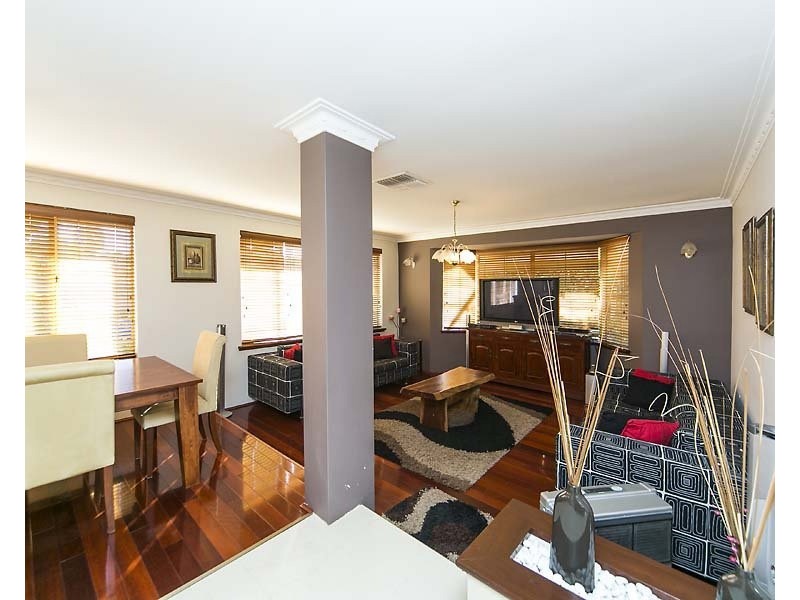 15 Tropical Gardens, Ballajura WA 6066