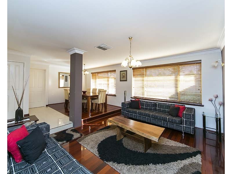 15 Tropical Gardens, Ballajura WA 6066