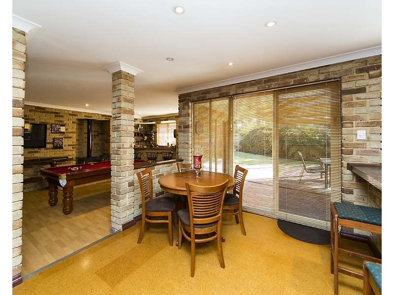 15 Tropical Gardens, Ballajura WA 6066