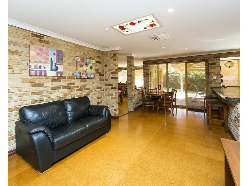 15 Tropical Gardens, Ballajura WA 6066
