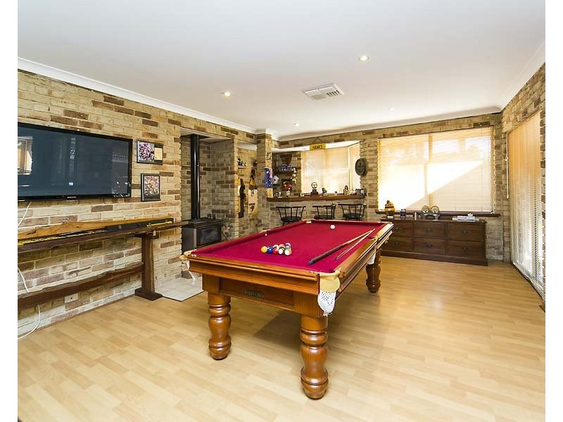 15 Tropical Gardens, Ballajura WA 6066