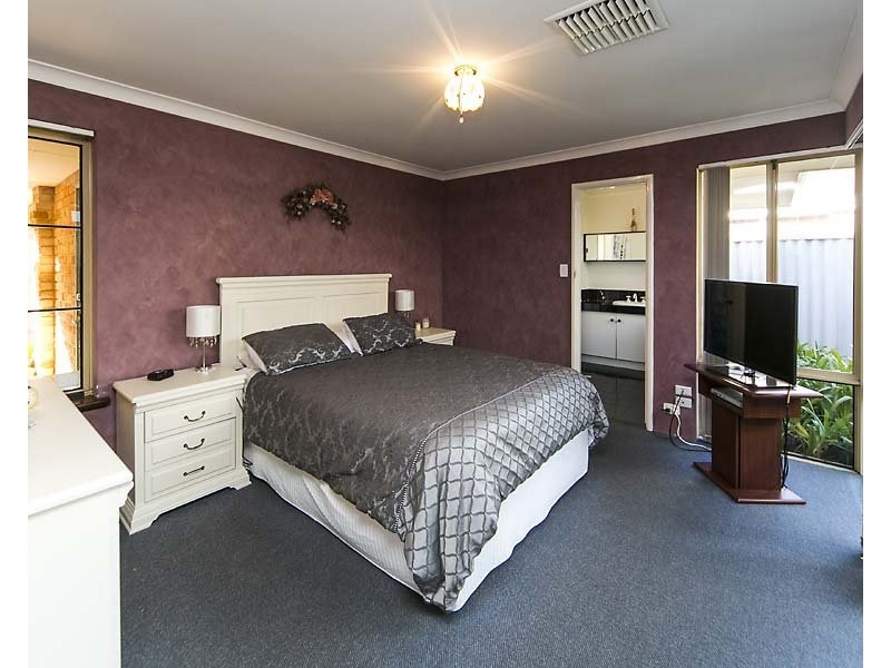15 Tropical Gardens, Ballajura WA 6066