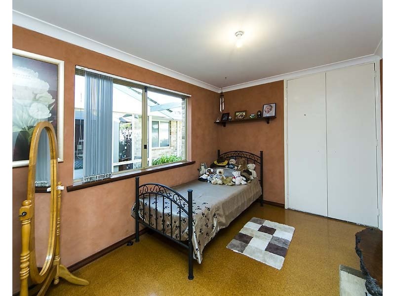 15 Tropical Gardens, Ballajura WA 6066