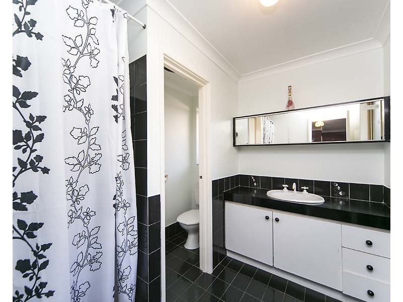 15 Tropical Gardens, Ballajura WA 6066