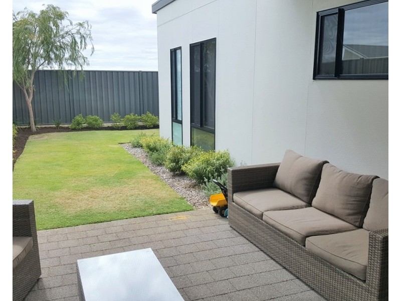 14 Ausfeld Street, Banksia Grove WA 6031