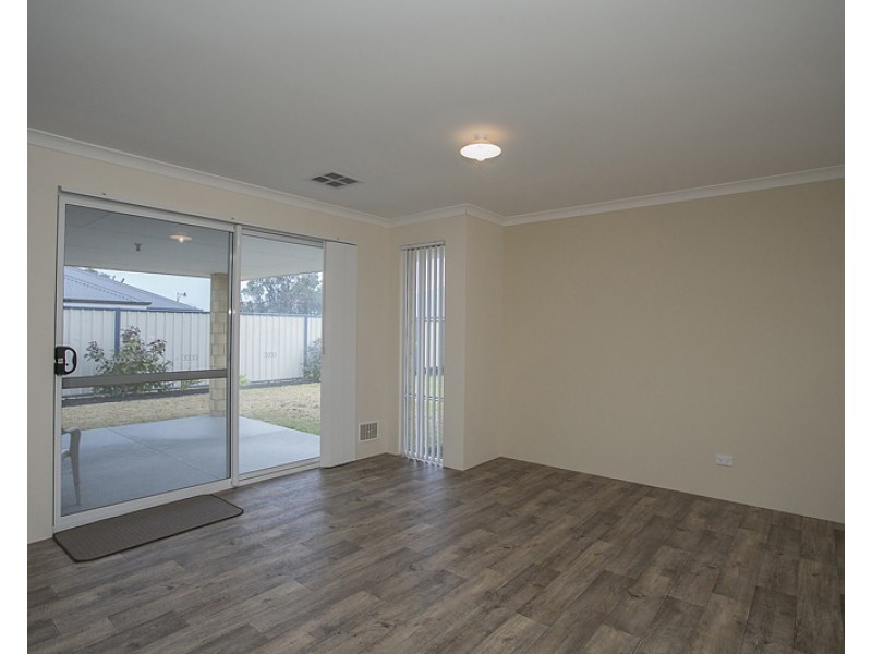 17 Glendale Street, Meadow Springs WA 6210