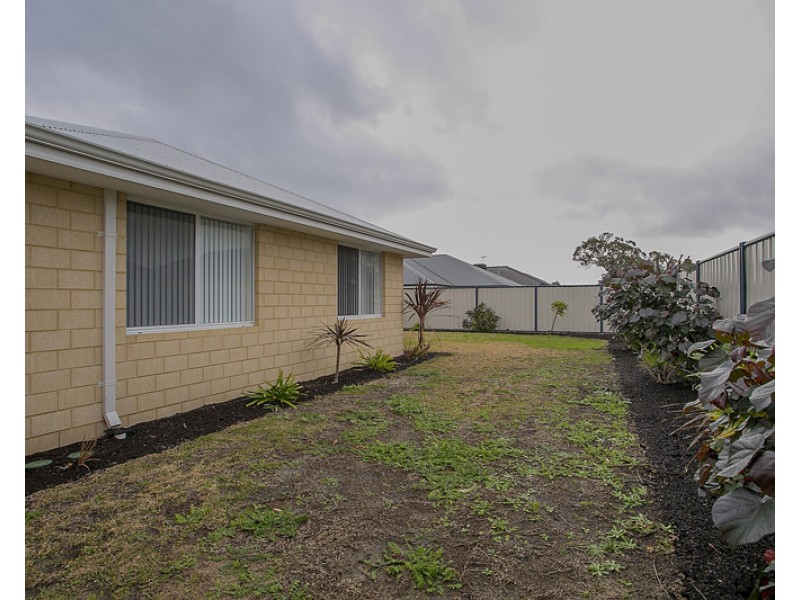 17 Glendale Street, Meadow Springs WA 6210