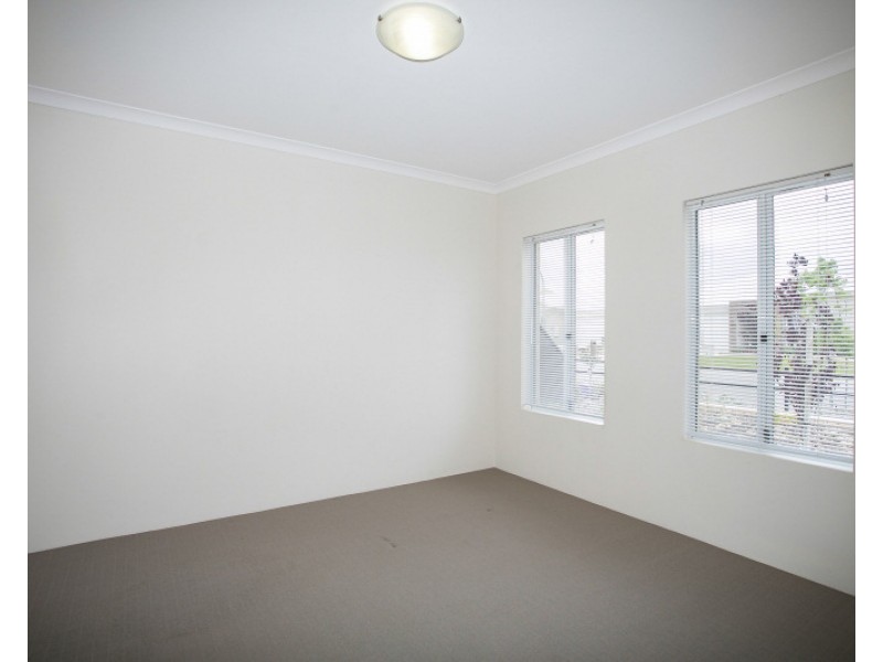12 Summerville Boulevarde, Caversham WA 6055