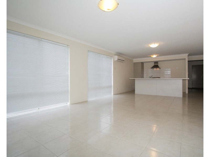 12 Summerville Boulevarde, Caversham WA 6055