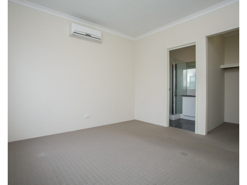 12 Summerville Boulevarde, Caversham WA 6055