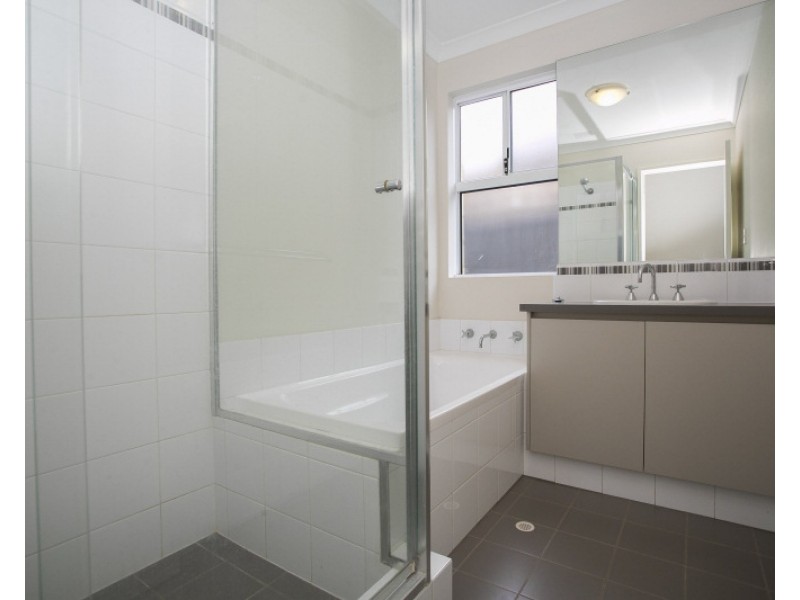 12 Summerville Boulevarde, Caversham WA 6055