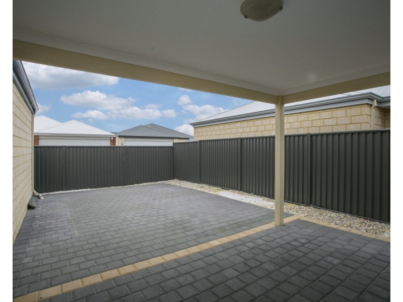 12 Summerville Boulevarde, Caversham WA 6055