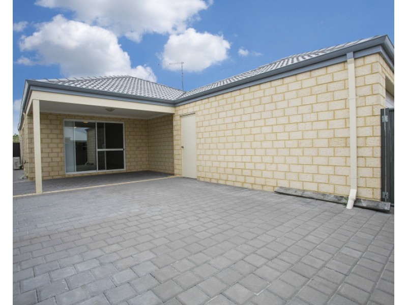 12 Summerville Boulevarde, Caversham WA 6055