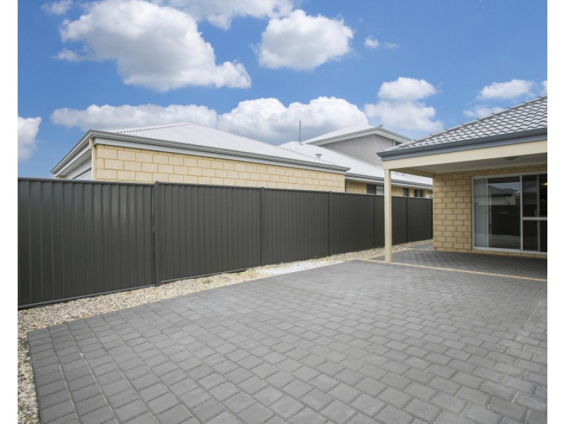 12 Summerville Boulevarde, Caversham WA 6055