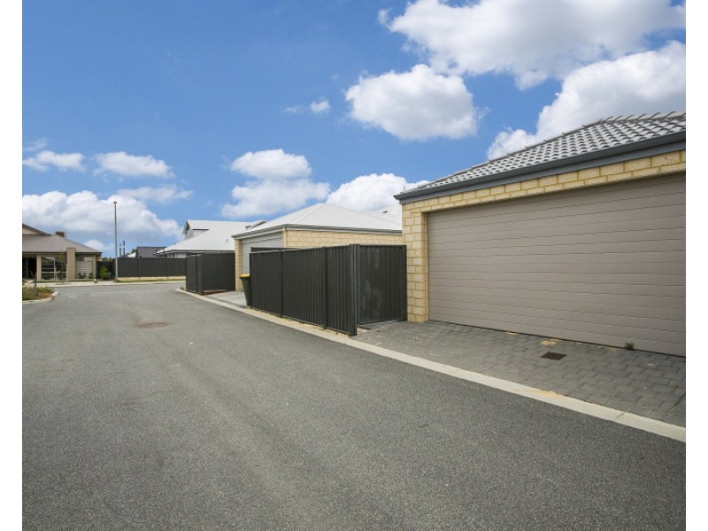 12 Summerville Boulevarde, Caversham WA 6055