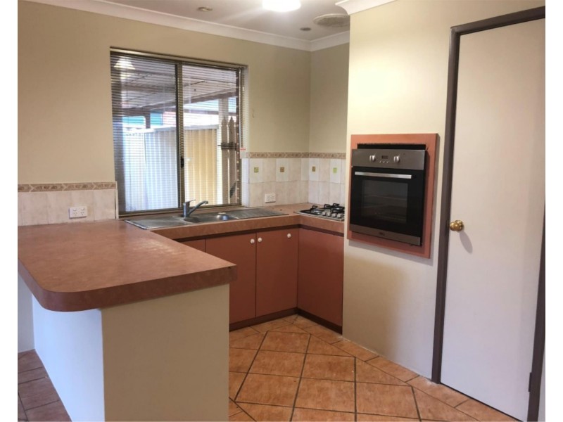 8 Brookside Gardens, Caversham WA 6055