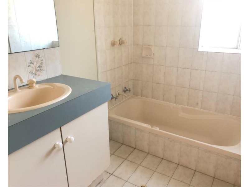 8 Brookside Gardens, Caversham WA 6055